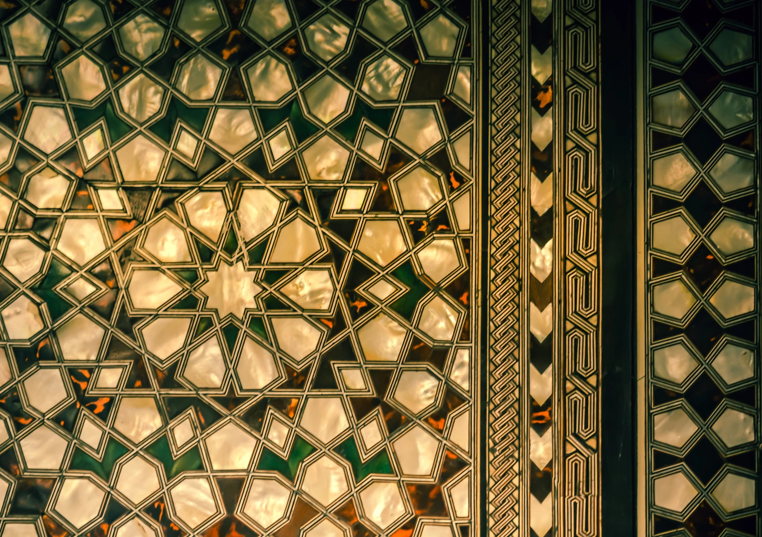 108196120_m (1) Ottoman art example of Mother of Pearl inlays<br />